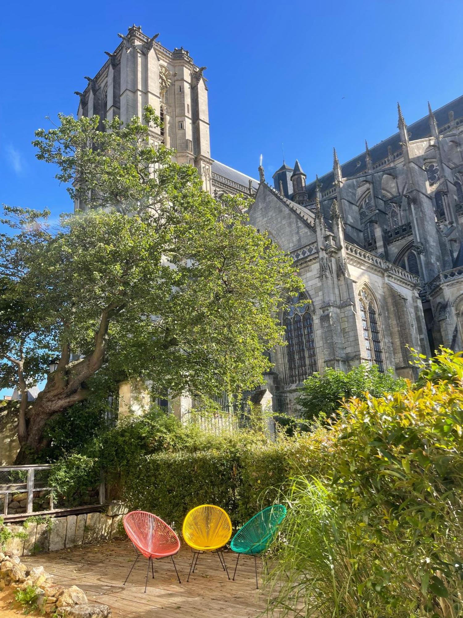 Chambres D'Hote - Maison Des Ecrivains - 50 M De La Cathedrale Et Place Des Jacobins Le Mans Bagian luar foto