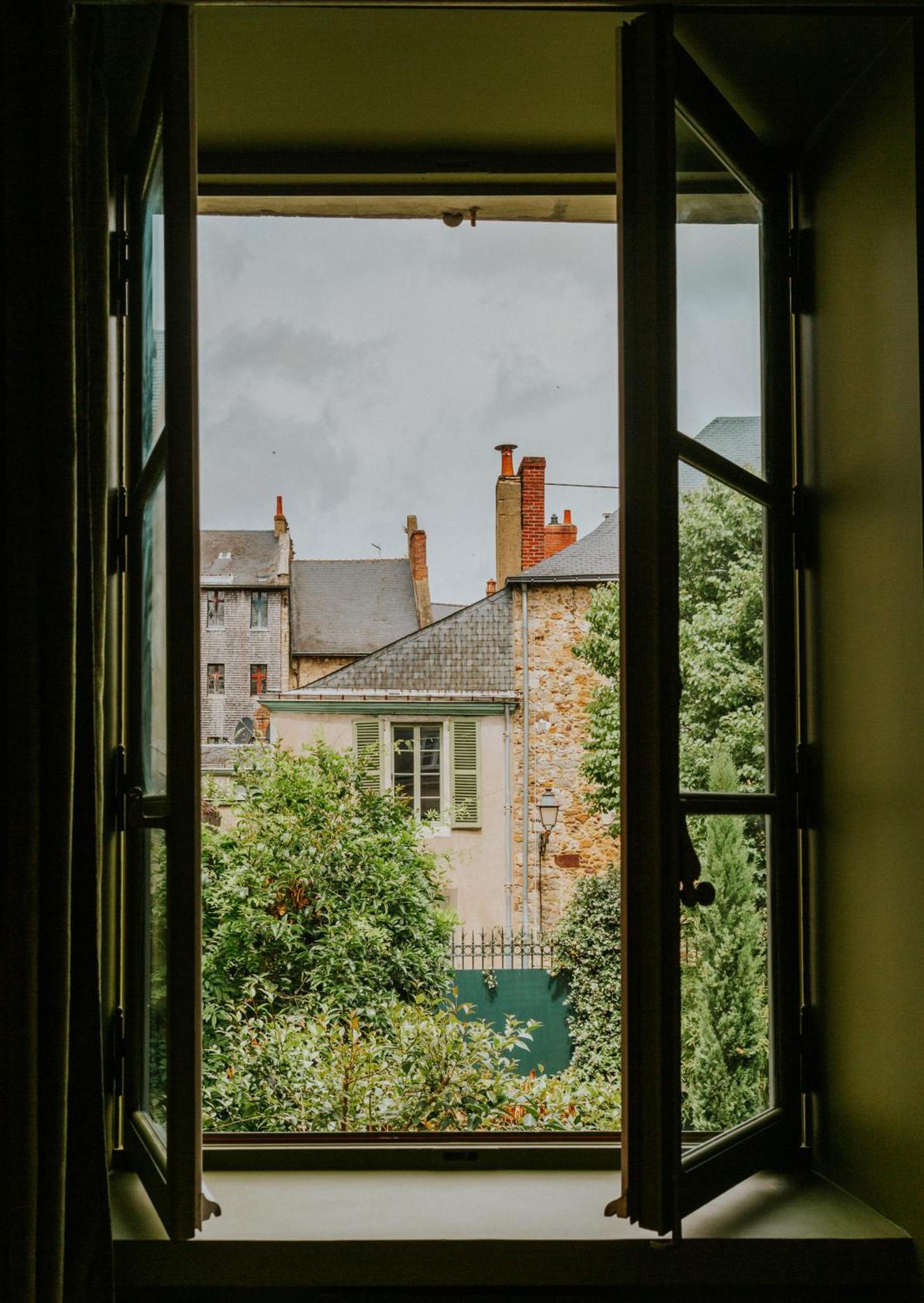 Chambres D'Hote - Maison Des Ecrivains - 50 M De La Cathedrale Et Place Des Jacobins Le Mans Bagian luar foto